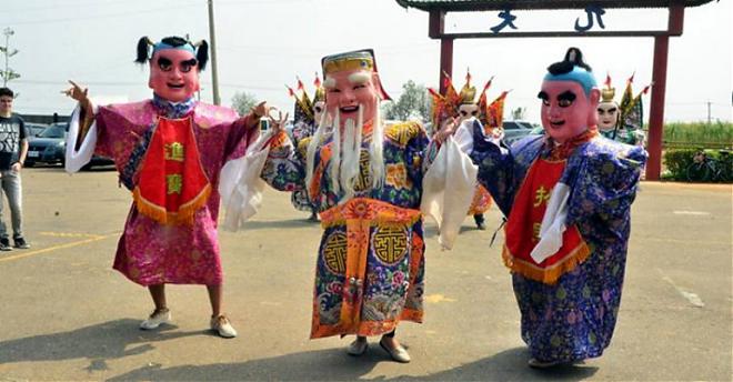 九天瘋藝陣與三太子逗戰鼓